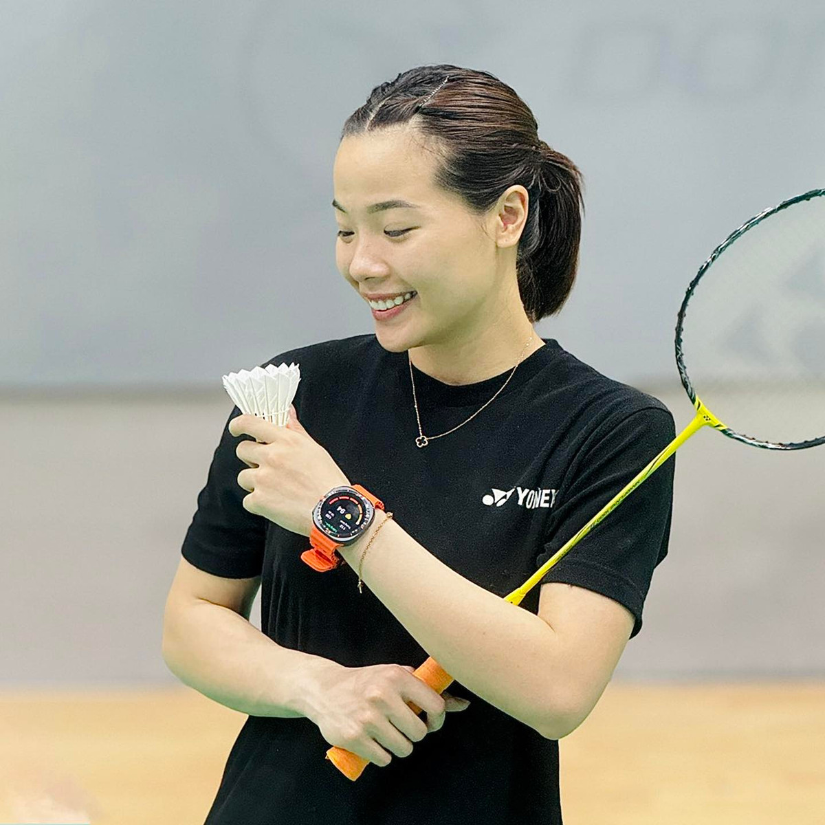 Năm 15 tuổi, Thùy Linh giành Huy chương vàng đầu tiên và trở thành hiện tượng ở các giải đấu cấp quốc gia. Nhưng phải đến 6 năm sau, cô mới có thể vượt qua Vũ Thùy Trang để giành vị trí số 1 của cầu lông nữ Việt Nam.