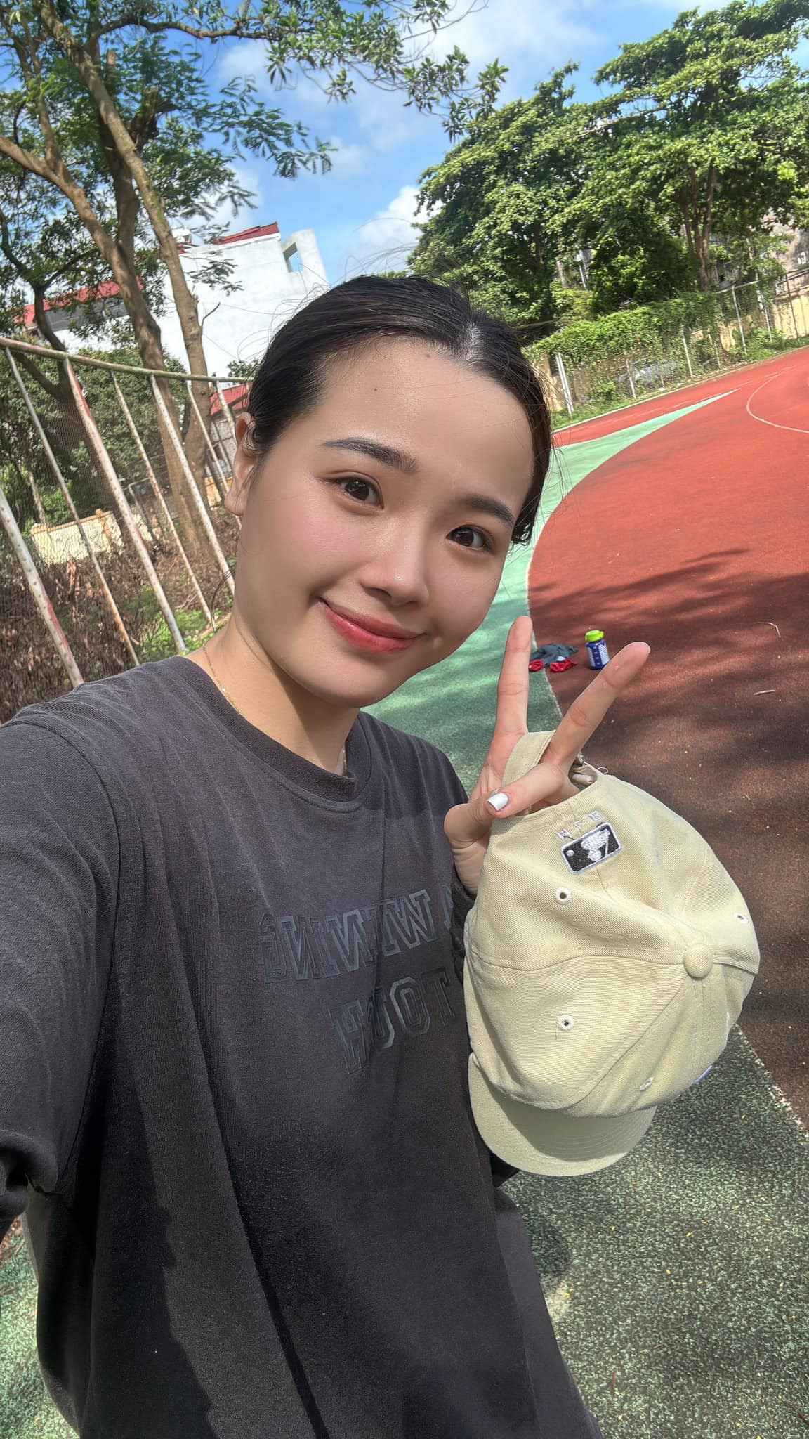 Ngoài tài năng đang nở rộ, Thùy Linh còn nổi lên như một hotgirl của làng cầu lông nhờ sự xinh tươi, duyên dáng và một cá tính đặc biệt.