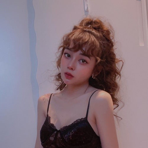 Mỗi lần khoe ảnh là Quỳnh Miêu lại khiến fan xao xuyến không thể rời mắt.