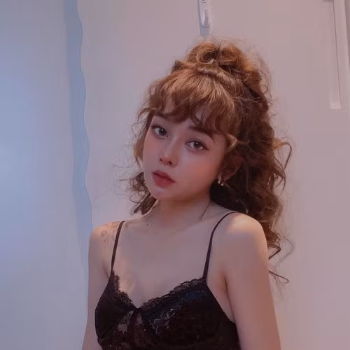 Mỗi lần khoe ảnh là Quỳnh Miêu lại khiến fan xao xuyến không thể rời mắt.