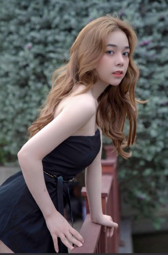 Quỳnh Miêu biết cách hài lòng với những gì mình có. Với cô, muốn có tương lai tốt thì hiện tại cũng phải sống một cách vui vẻ đã. Ảnh sử dụng trong bài: FBNV 