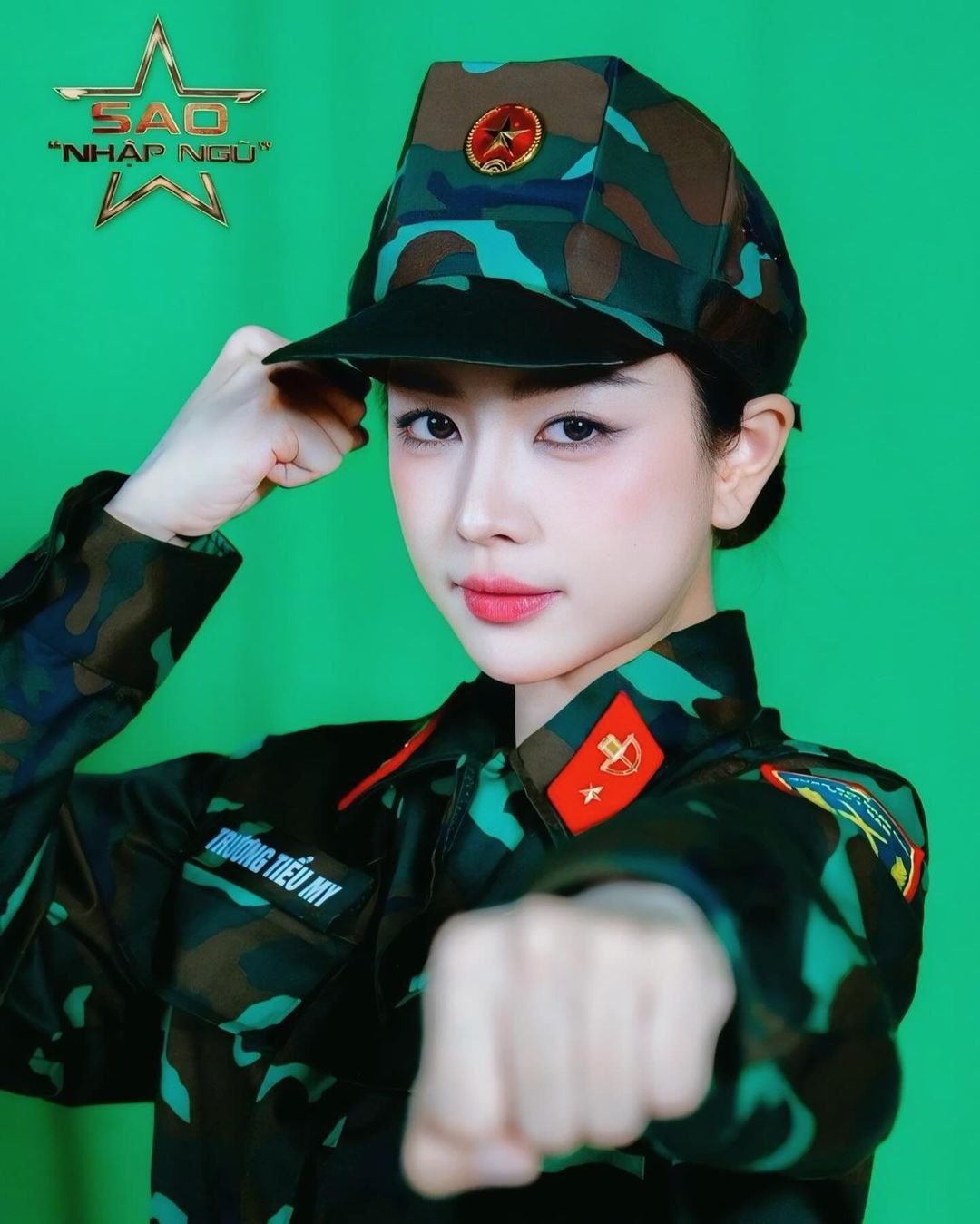 Hình ảnh mạnh mẽ của Mie trong bộ quân phục khiến nhiều người không khỏi thích thú và dành những lời khen cho hot girl làng DJ Việt này. Ảnh: Sao Nhập Ngũ