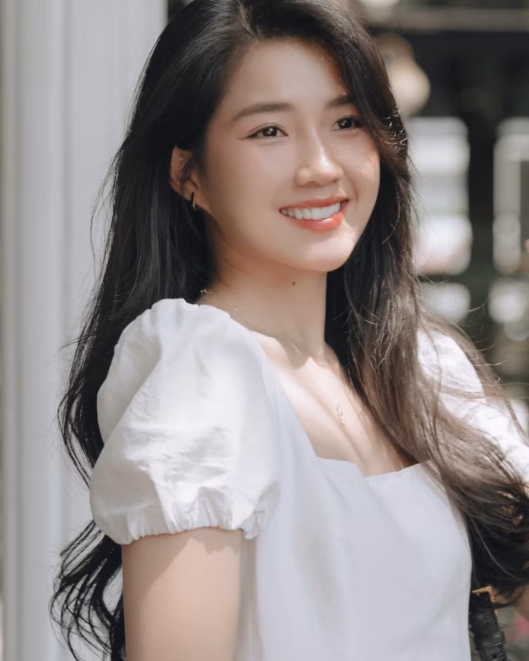 Vào năm 2023, cô từng bị một người bạn tố nợ tiền, tuy nhiên thông tin này sau đó là được cô nàng đáp trả trực tiếp.