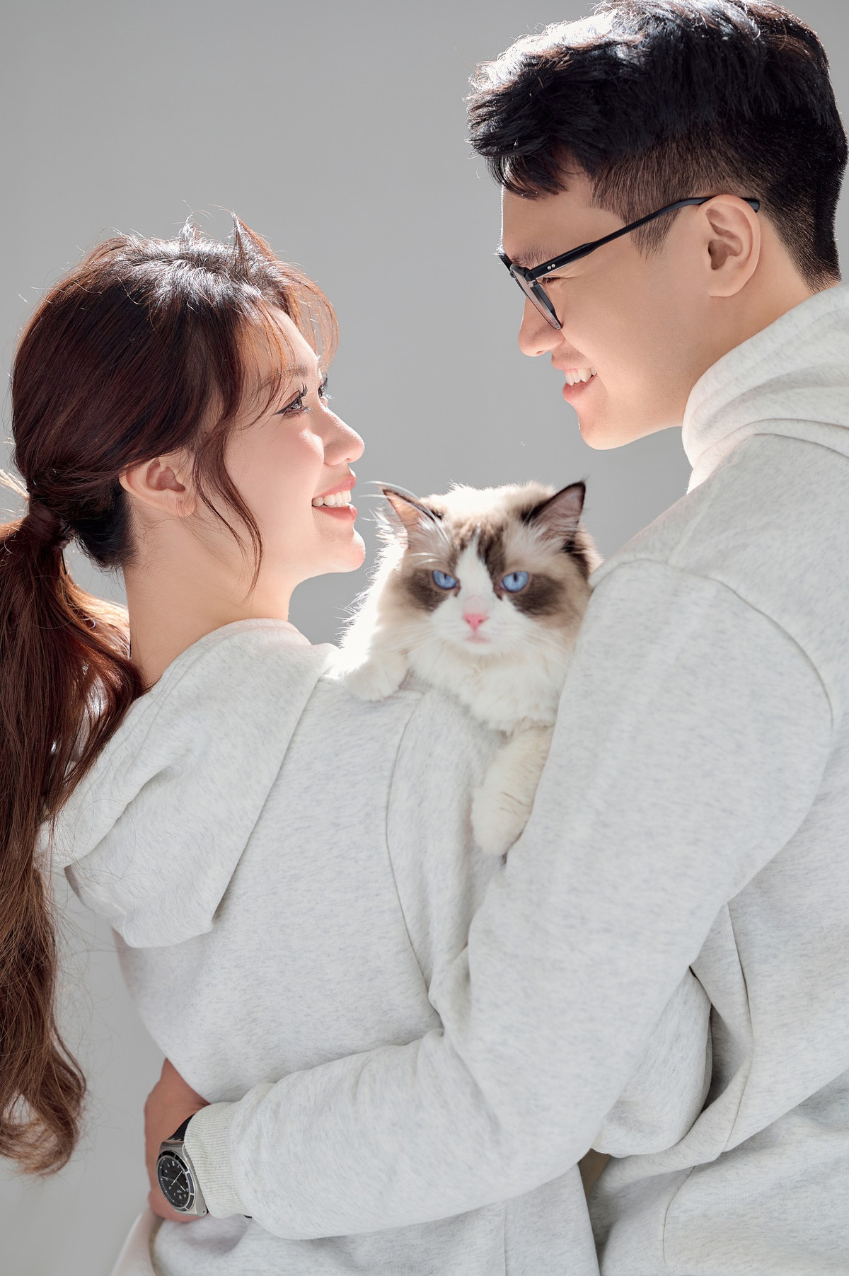 Phương Anh từng theo học 1 ngôi trường cấp 3 danh tiếng ở Nghệ An, lên đại học cô theo học trường Đại học Ngoại thương.