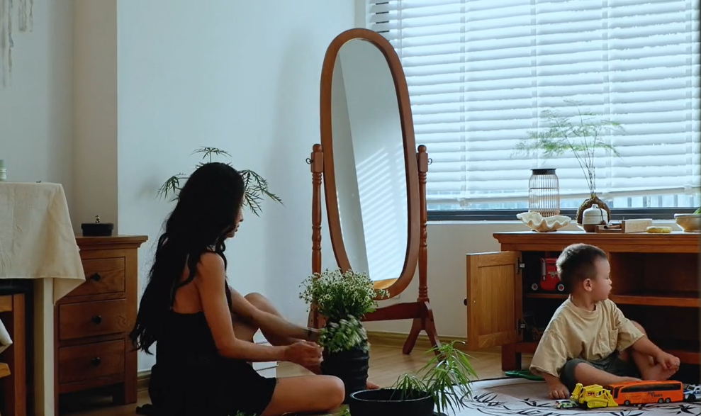 Phía dưới phần bình luận, cộng đồng mạng đều bày tỏ sự cảm thông và gửi lời động viên đến với Lâm Minh. Nhiều người mong rằng, Lâm Minh có thể mạnh mẽ, kiên cường vượt qua giai đoạn nhiều biến động.