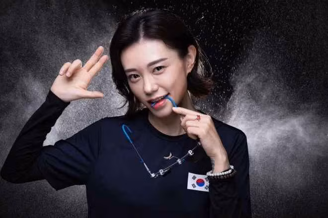 Cách đây 10 năm, Kim Ye-ji từng tính đến chuyện giải nghệ vì chấn thương vai khi thi đấu cho đội Văn phòng Quận Uljin. Nhưng sau hơn một năm hồi phục, cô đã xuất hiện tại Olympic.