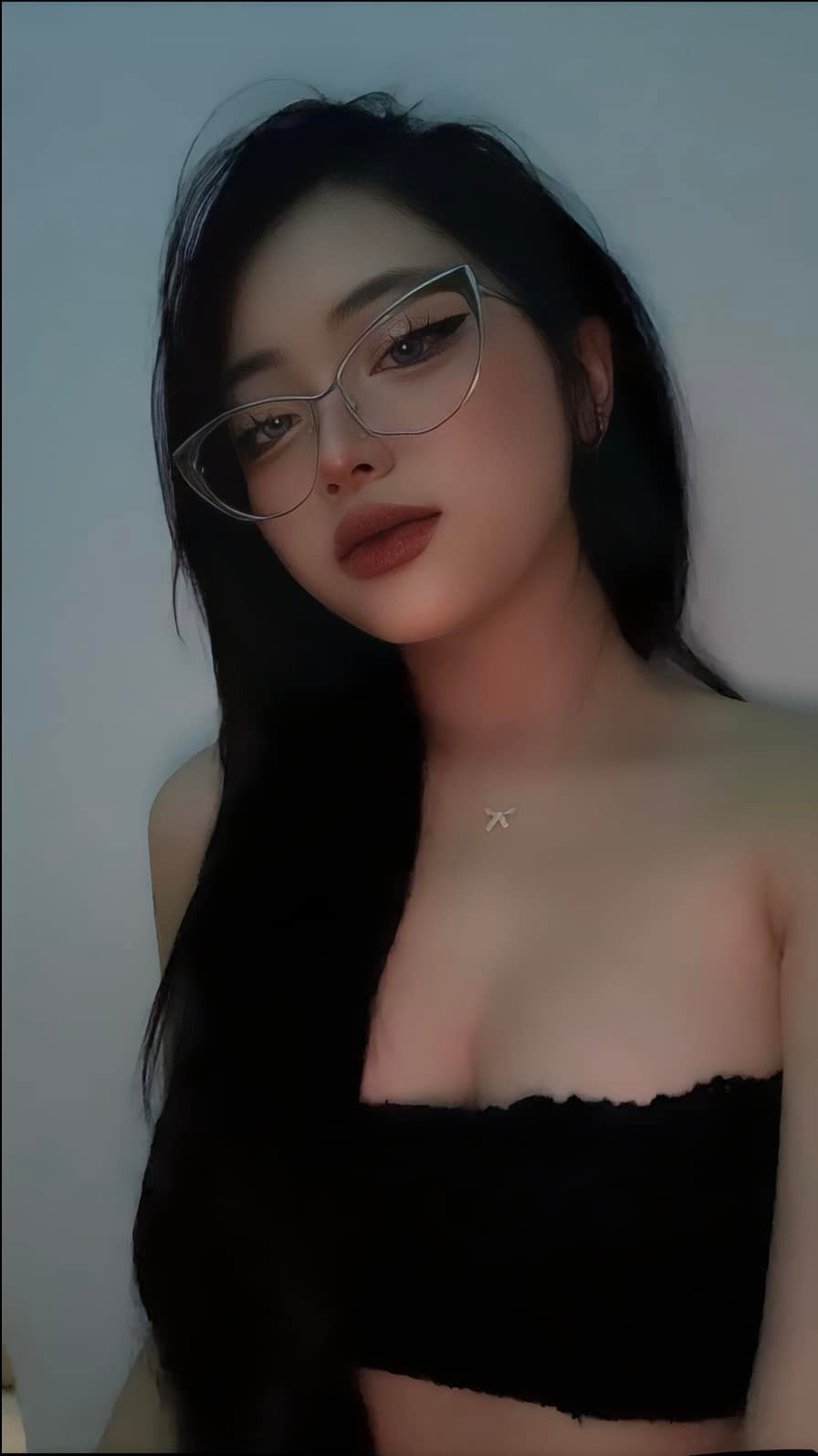 Cách xưng hô tình cảm khiến nhiều người không khỏi xuýt xoa. Trước đó không ít lần Đinh Ta Bi bình luận vào những tấm ảnh được bạn gái đăng tải tình cảm không kém như "hello bx iu" (chào bà xã iu).