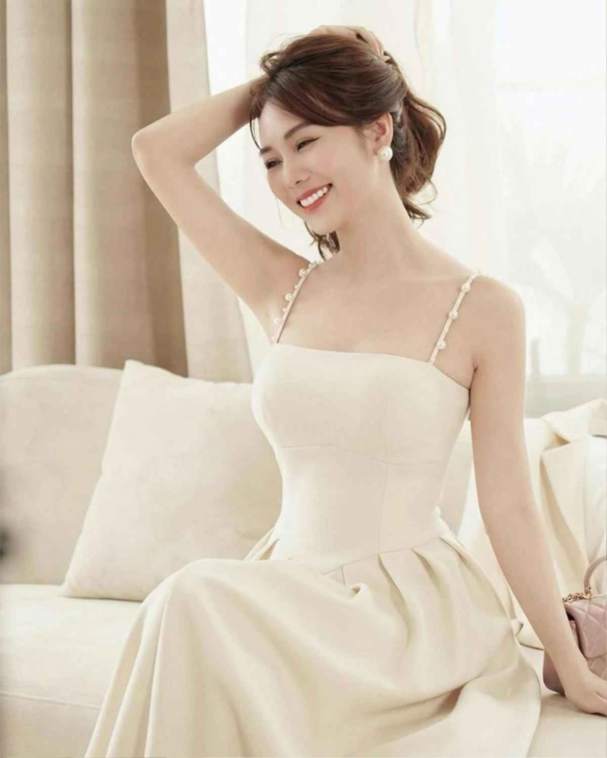 Dù đã lên tiếng phủ nhận, tức giận vì tin đồn sai sự thật, Hoàng Kim Chi vẫn hứng chịu nhiều bình luận khiếm nhã, từ khóa liên quan đến sự việc cũng lọt tìm kiếm phổ biến.