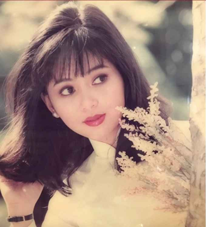 Cũng nhờ việc làm tiếp viên hàng không mà Thủy Tiên gặp được định mệnh của cuộc đời là tỉ phú Johnathan Hạnh Nguyễn trên máy bay.