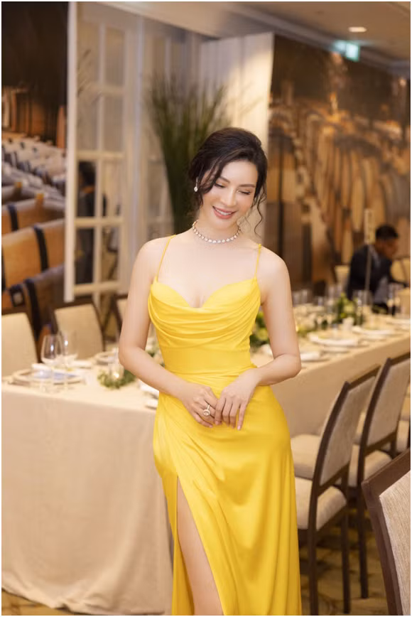 MC Thanh Mai được mệnh danh là ''nữ hoàng ảnh lịch'' nhờ sở hữu vẻ đẹp ngọt ngào, sang trọng và không kém phần quyến rũ. Nữ nghệ sĩ là gương mặt nổi bật trên ảnh lịch và bìa tạp chí trong thập niên 90 như: Phụ Nữ, Thế giới Phụ Nữ, Tiếp Thị &amp; Gia đình, Thanh Niên, Tuổi Trẻ…