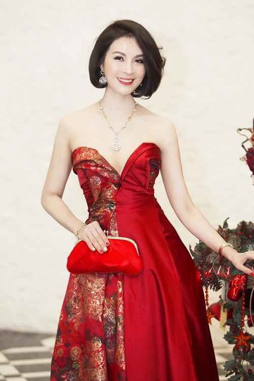 Được biết, ''nữ hoàng ảnh lịch'' từng kết hôn nhưng đã ly hôn. Cô có một người con gái và hiện đang sinh sống tại Mỹ. Sau này, nữ MC đã tái hôn nhưng vẫn giữ kín mọi thông tin về ông xã.