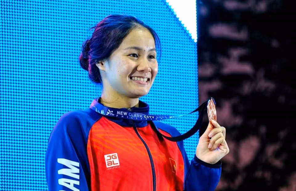 Tài năng trẻ của Long An cũng là vận động viên nữ duy nhất vượt chuẩn và tham dự giải bơi vô địch thế giới 2023, điều kiện bắt buộc của suất đặc cách Olympic ở môn bơi.