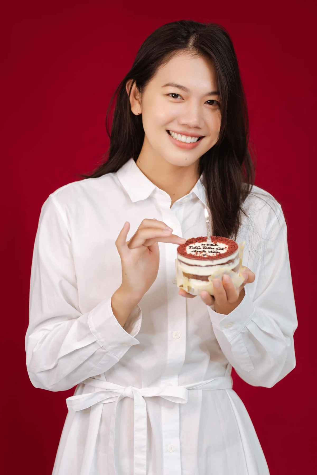 Ánh Viên chia sẻ: “Tôi cảm thấy rất hài lòng với năm vừa qua. Một năm hoàn toàn mới trong cuộc đời tôi. Tôi có nhiều trải nghiệm sau khi được bước ra khỏi môi trường tập luyện chuyên nghiệp. Tôi học được nhiều thứ, mỗi ngày mỗi tháng đều rất vui vẻ, hạnh phúc”.