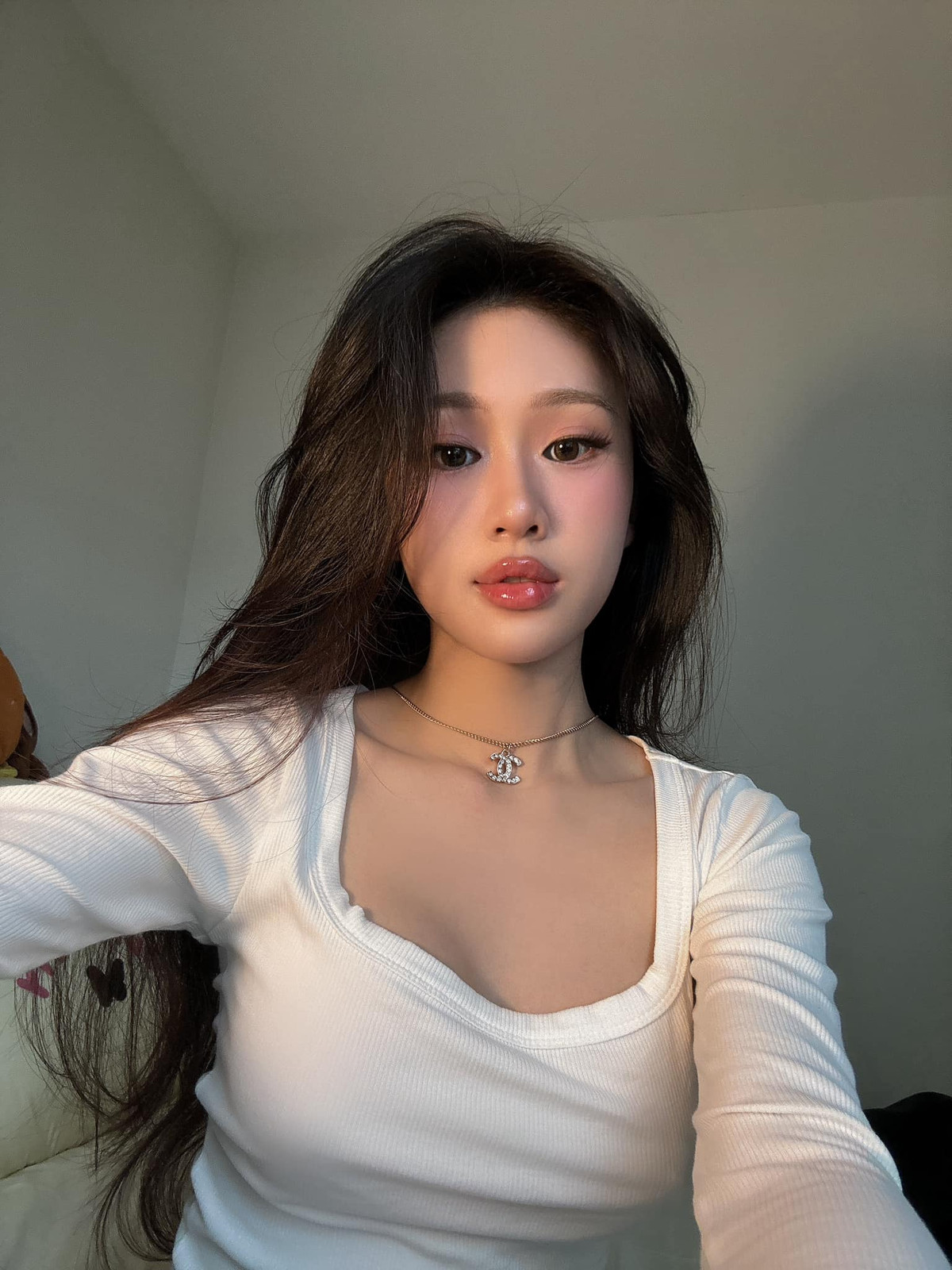 Thậm chí, sau khi ngắm những bức ảnh mới của Bảo Hân nhiều người phải nhận xét cô nàng có góc mặt đẹp tựa búp bê.