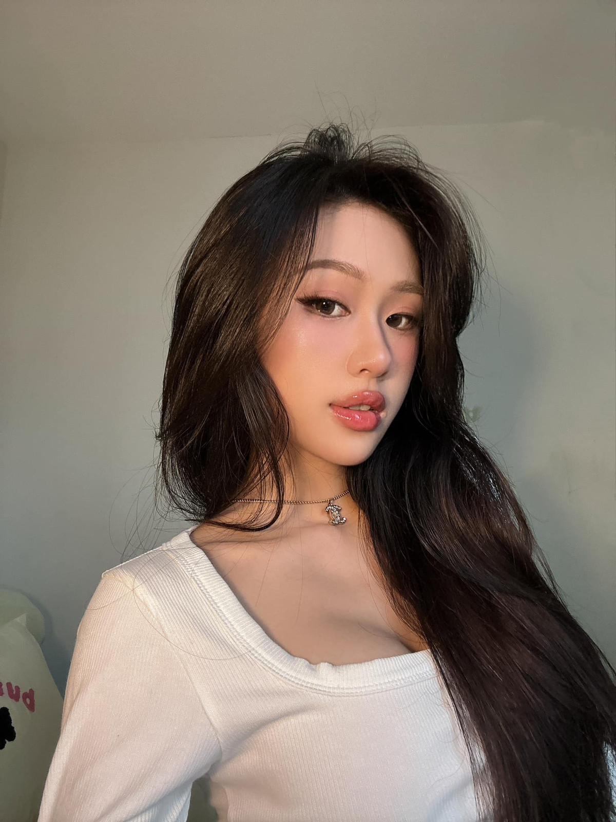 Mới đây trên trang cá nhân, "hot girl Sài thành" này khiến nhiều người phải bình luận khen ngợi khi khoe những bức ảnh với góc mặt cực đẹp.