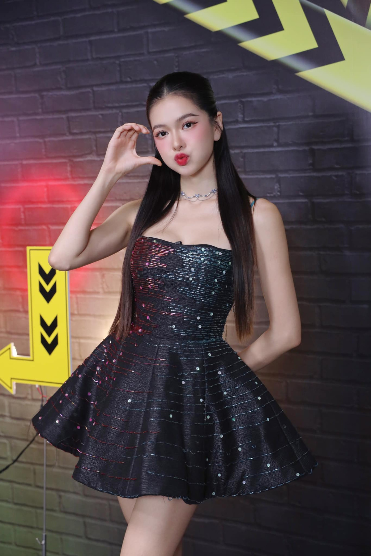 Trong các video của mình, Yên Đan thường chia sẻ về bí quyết chăm sóc da, giữ gìn vóc dáng khỏe đẹp…