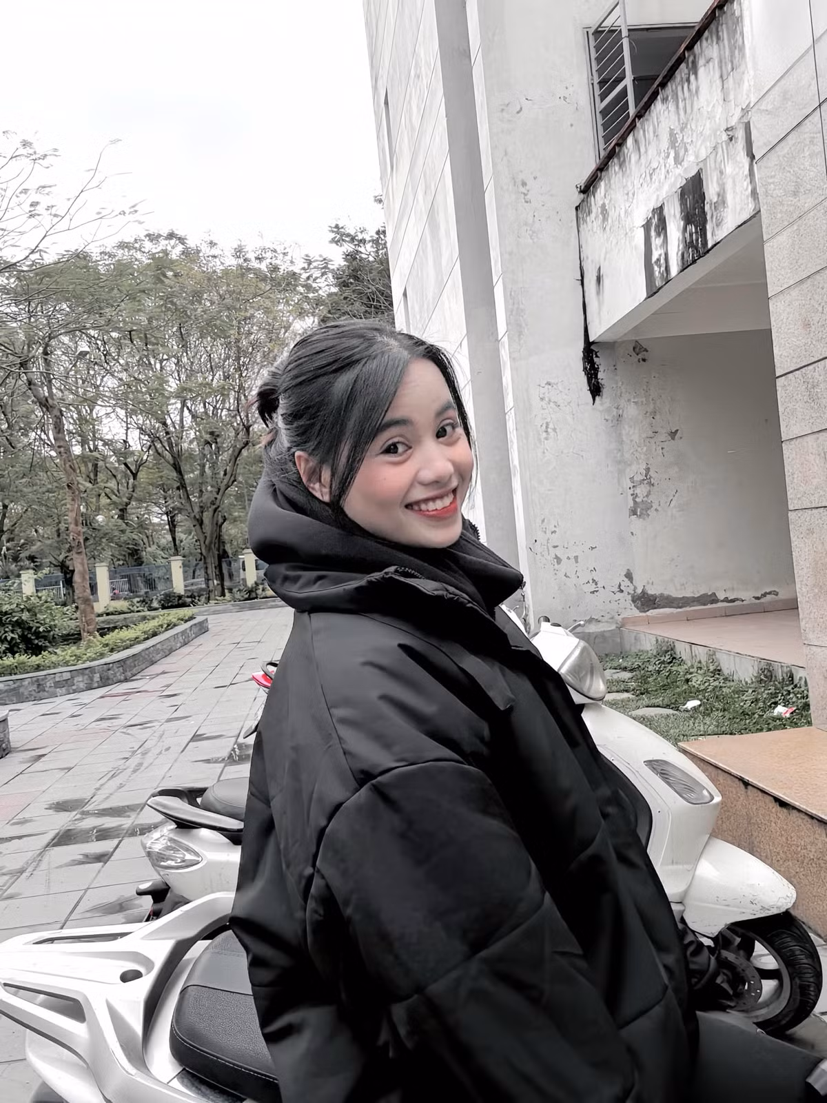 Trên mạng xã hội, cô nàng quê Hưng Yên có hơn 23.000 lượt theo dõi, được mệnh danh là "hot girl thể thao" bởi ngoại hình xinh đẹp, luôn xuất hiện với nụ cười tỏa nắng. Ảnh sử dụng trong bài: FBNV