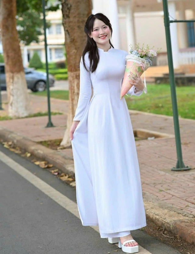 Cô nàng sở hữu vẻ ngoài xinh xắn, ngọt ngào.