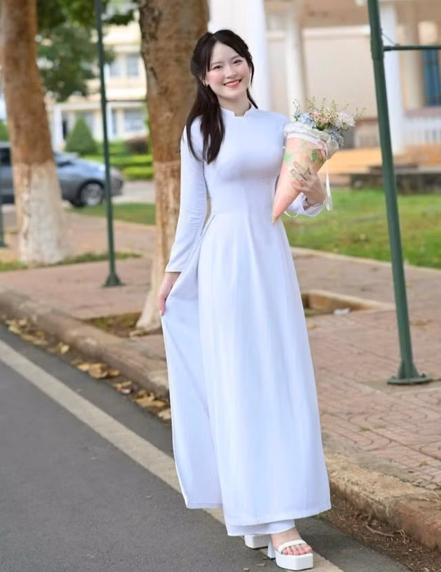 Cô nàng sở hữu vẻ ngoài xinh xắn, ngọt ngào.