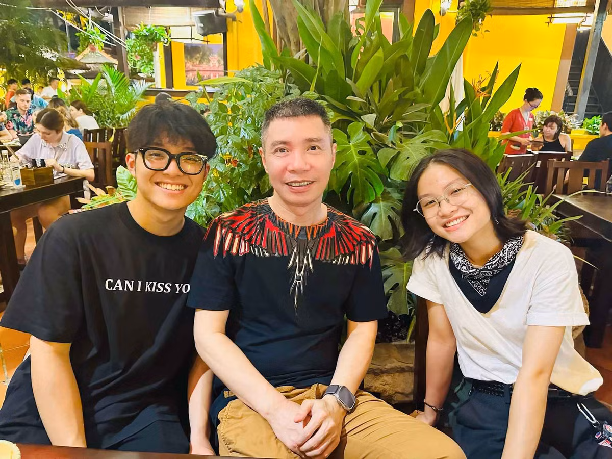 Trước đó, con trai Thảo Vân theo học tại trường Alpha School, một trong những ngôi trường tư thục khá có tiếng tại Hà Nội. Được bố mẹ đầu tư học tập, Gia Bảo đã đạt trình độ 7.5 IELTS khi mới 17 tuổi.