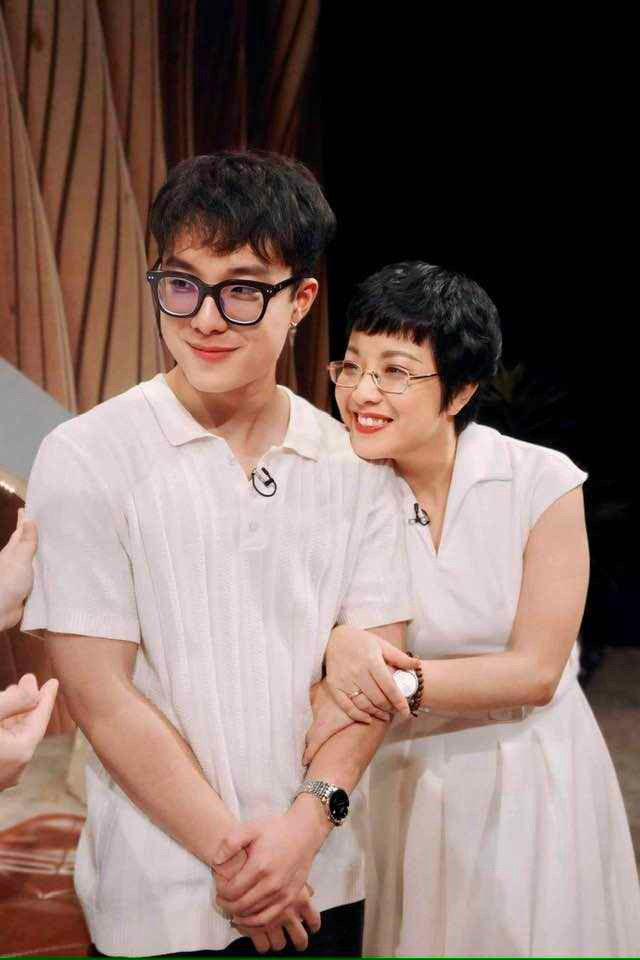 Hiện tại, Gia Bảo đang theo học tại Đại học Quản trị và Kinh doanh thuộc Đại học Quốc gia Hà Nội.