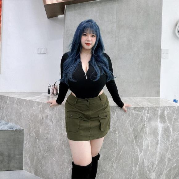 Không xinh xuất sắc nhưng Thu Trang sở hữu vòng một lên đến 110cm. "Gò bồng đảo" của cô nàng là hoàn toàn tự nhiên.