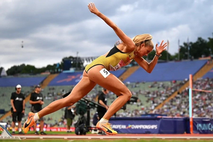 Alica Schmidt từng được bình chọn là "VĐV quyến rũ nhất hành tinh" năm 2017.