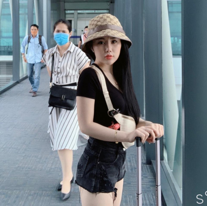 Trên trang Facebook cá nhân, Vân Anh thường đăng hình ảnh về cuộc sống sung túc, sang chảnh. "Đây chỉ là bình phong, cô gái này không có nghề nghiệp gì ổn định".