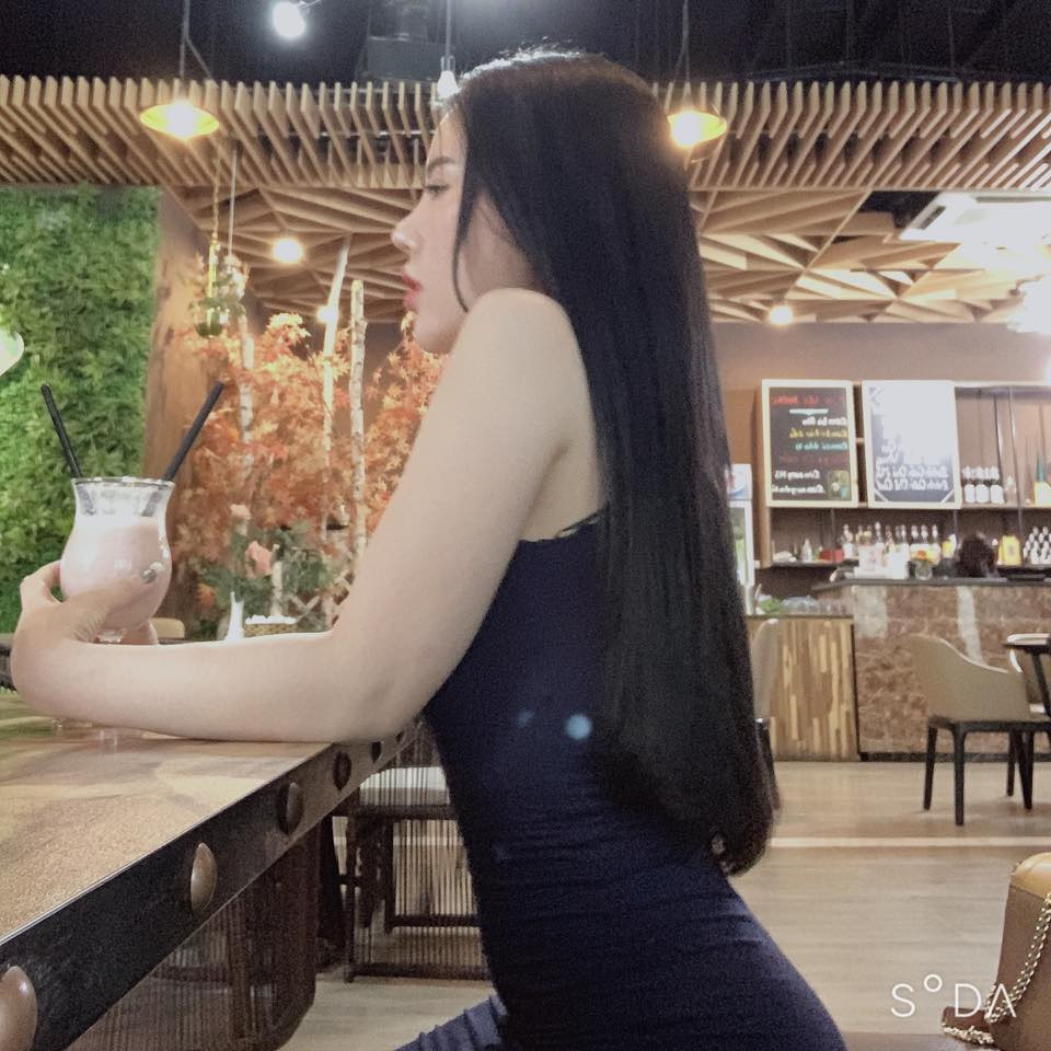 Sau khi phát hiện những dấu hiệu bất thường của Vân Anh, cảnh sát đã bí mật theo dõi để thu thập thông tin.