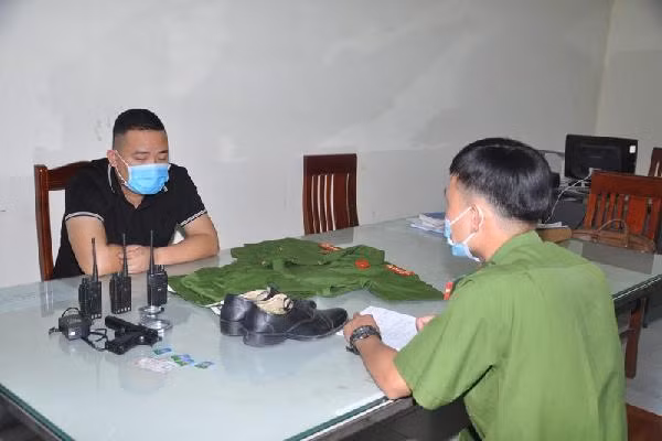  6. Giả danh Công an lừa đảo chiếm đoạt tài sản: Ngày 18/9, Công an tỉnh Hải Dương cho biết, đơn vị đang củng cố, hoàn thiện hồ sơ, xử lý đối tượng Ngô Gia Thứ (SN 1994, trú tại thôn Cam Lộ, xã Tân Việt, huyện Kim Thành, tỉnh Hải Dương) về tội giả danh Công an lừa đảo chiếm đoạt tài sản. Thứ tiếp cận với một số người dân có nhu cầu trong việc lo các thủ tục trong giao dịch dân... để lừa đảo chiếm đoạt tài sản hàng trăm triệu đồng. 