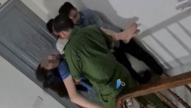  5. Nghi vấn cô gái cắt tay tự tử vì giận bạn trai: Sáng 18/9, lực lượng chức năng cùng người dân đã kịp thời đưa một cô gái trú tại ngõ 225 đường Yên Xá (Tân Triều, huyện Thanh Trì, Hà Nội) đến viện Quân y 103, Hà Đông cấp cứu. Cô gái nhập viện do cắt cổ tay tự tử sau khi cãi vã với người yêu. Hiện cô gái đã qua cơn nguy kịch.