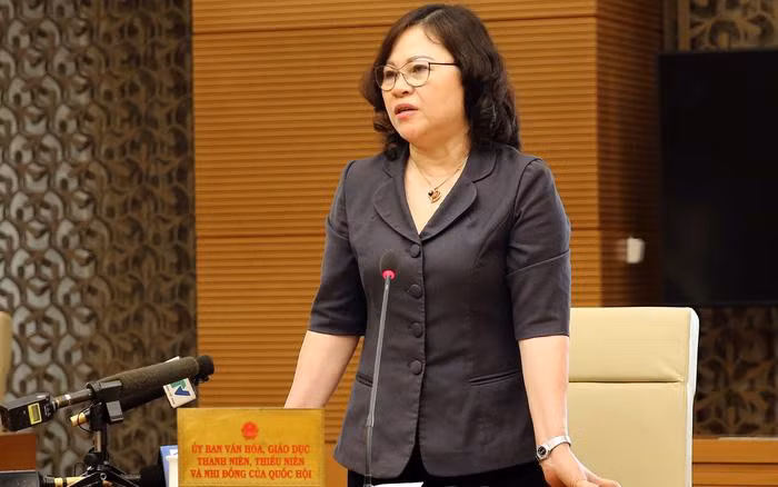 4 Thứ trưởng bao gồm: Ông Nguyễn Hữu Độ, Nguyễn Văn Phúc, Phạm Ngọc Thưởng và Ngô Thị Minh. >>> Xẻm thêm video: Giáo viên viết tâm thư gửi Bộ trưởng Bộ GD&amp;ĐT. Nguồn: VTC 1.