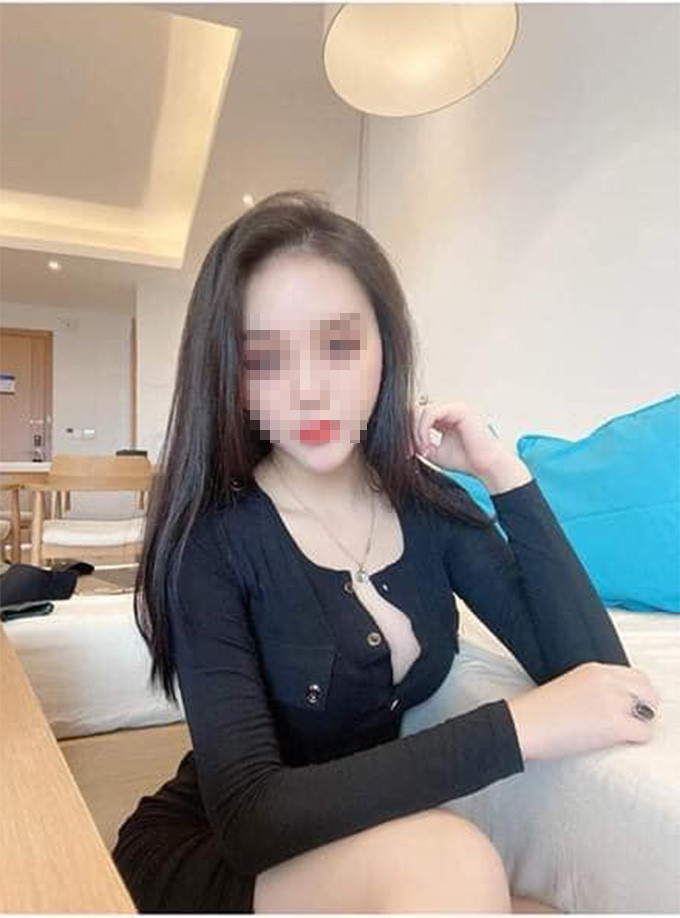 Trước thông tin người chồng và cô gái được cho là bồ nhí đi xe ô tô sang trọng màu trắng, vị lãnh đạo công an phường Cửa Đông cho biết đó là thông tin chưa được kiểm chứng, phường đang kiểm tra camera để làm rõ.