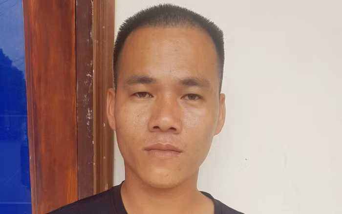 Chan dung vi khach 1 vo 2 con di hat karaoke roi hiep dam nhan vien 15 tuoi