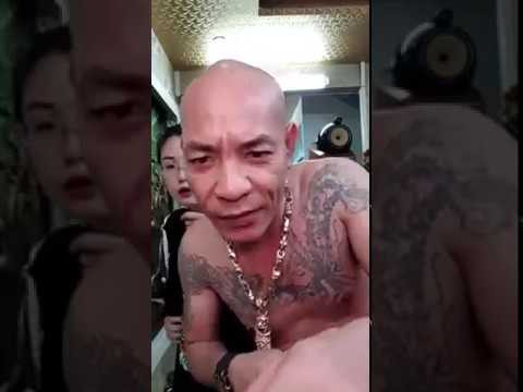 Sau khi ra tù, Dũng “Trọc” trở thành “hiện tượng mạng xã hội”. Ông ta sở hữu trang Facebook cá nhân với hàng trăm nghìn lượt theo dõi. Dũng thường livestream khoe hình xăm, đeo dây chuyền, nhẫn vàng và luôn miệng chửi bới, dọa nạt đối thủ.