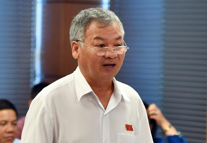  Ông Hồ Văn Năm xin thôi chức khi đang xem xét, thi hành kỷ luật: Tháng 8/2019, ông Hồ Văn Năm, khi đó là Trưởng Ban Nội chính Tỉnh ủy Đồng Nai, Trưởng đoàn Đại biểu Quốc hội tỉnh Đồng Nai cũng có đơn xin thôi làm đại biểu Quốc hội vì lý do sức khỏe không ổn định và hoàn cảnh gia đình gặp khó khăn. Thời điểm này, Ủy ban Kiểm tra Trung ương đề nghị Ban Bí thư xem xét, thi hành kỷ luật đối với ông Hồ Văn Năm do mắc sai phạm. 