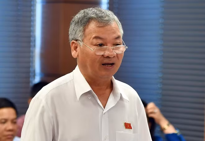  Ông Hồ Văn Năm xin thôi chức khi đang xem xét, thi hành kỷ luật: Tháng 8/2019, ông Hồ Văn Năm, khi đó là Trưởng Ban Nội chính Tỉnh ủy Đồng Nai, Trưởng đoàn Đại biểu Quốc hội tỉnh Đồng Nai cũng có đơn xin thôi làm đại biểu Quốc hội vì lý do sức khỏe không ổn định và hoàn cảnh gia đình gặp khó khăn. Thời điểm này, Ủy ban Kiểm tra Trung ương đề nghị Ban Bí thư xem xét, thi hành kỷ luật đối với ông Hồ Văn Năm do mắc sai phạm. 