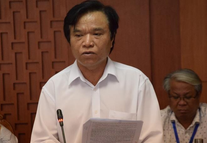  Xin nghỉ việc khi đang bị xem xét kỷ luật: Ông Phan Văn Chín - Giám đốc Sở Tài chính Quảng Nam - người bị Thanh tra tỉnh đề nghị kiểm điểm vì liên quan tới vi phạm mua máy xét nghiệm. Theo đó, ngày 22/6/2020, ông Chín gửi đơn xin nghỉ việc đến Ban tổ chức Tỉnh ủy. Đơn của ông Chín là xin nghỉ việc sau đại hội Đảng bộ tỉnh Quảng Nam khóa 22, nhiệm kỳ 2020-2025 (dự kiến tổ chức vào tháng 10/2020).