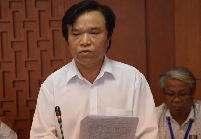  Xin nghỉ việc khi đang bị xem xét kỷ luật: Ông Phan Văn Chín - Giám đốc Sở Tài chính Quảng Nam - người bị Thanh tra tỉnh đề nghị kiểm điểm vì liên quan tới vi phạm mua máy xét nghiệm. Theo đó, ngày 22/6/2020, ông Chín gửi đơn xin nghỉ việc đến Ban tổ chức Tỉnh ủy. Đơn của ông Chín là xin nghỉ việc sau đại hội Đảng bộ tỉnh Quảng Nam khóa 22, nhiệm kỳ 2020-2025 (dự kiến tổ chức vào tháng 10/2020).