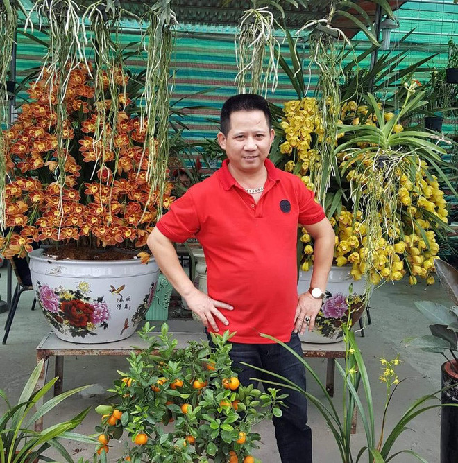 Do bức xúc nên sau đó chị H. có đăng lên nhóm Facebook “Đồ ăn vặt Bắc Ninh” bằng Facebook cá nhân của chị H. Đến khoảng 21h50 tại quán Nhắng Nướng Hiền Thiện, chủ quán là Nguyễn Văn Thiện yêu cầu chị H. phải quỳ xuống nền nhà để nói chuyện với Thiện (Thiện ngồi trên ghế phía trước mặt chị H.).