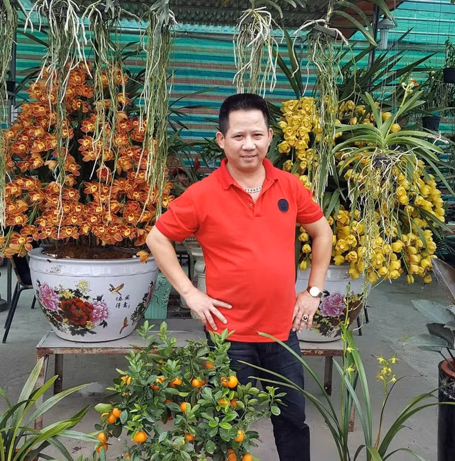 Do bức xúc nên sau đó chị H. có đăng lên nhóm Facebook “Đồ ăn vặt Bắc Ninh” bằng Facebook cá nhân của chị H. Đến khoảng 21h50 tại quán Nhắng Nướng Hiền Thiện, chủ quán là Nguyễn Văn Thiện yêu cầu chị H. phải quỳ xuống nền nhà để nói chuyện với Thiện (Thiện ngồi trên ghế phía trước mặt chị H.).