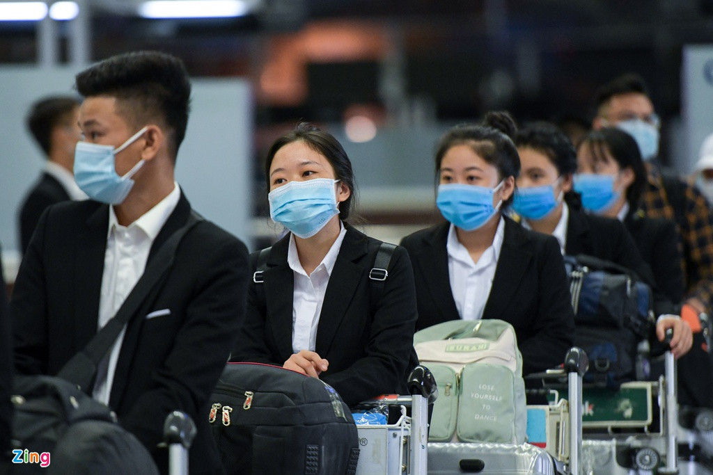 Lê Thị Hồng Lợi cùng một đoàn thực tập sinh sang Nhật Bản trong thời gian 3 năm. Trước đó, cả đoàn có kế hoạch đi từ cuối tháng 4 nhưng phải hoãn lại.