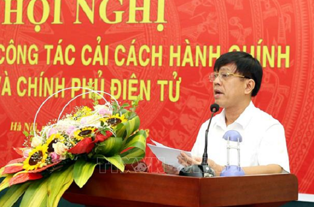 Được biết, tân Thứ trưởng Bộ LĐ-TBXH Nguyễn Bá Hoan sinh năm 1967, quê quán: xã Nga Hải, huyện Nga Sơn, tỉnh Thanh Hóa. Trình độ chuyên môn: Kỹ sư kinh tế xây dựng, Cử nhân kinh tế ngành tài chính, Cao cấp Lý luận Chính trị.