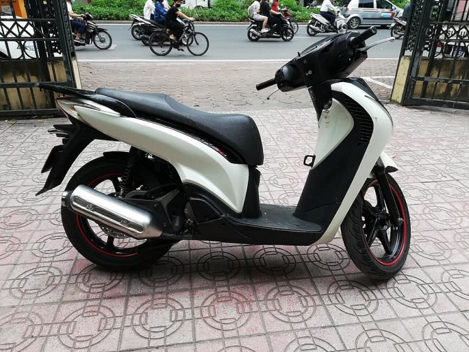  4. Bắt quả tang đối tượng bẻ khóa xe SH: Ngày 10/9, Công an quận Ba Đình, Hà Nội cho biết, đã tạm giữ hình sự đối tượng Nghiêm Quang Huy, SN 1988, trú tại xã Tả Thanh Oai, huyện Thanh Trì để điều tra về hành vi trộm cắp tài sản. Khoảng 10h ngày 8/9, Huy đã trộm chiếc xe SH có địa chỉ 185 Kim Mã, Hà Nội thì bị cơ quan chức năng bắt giữ.