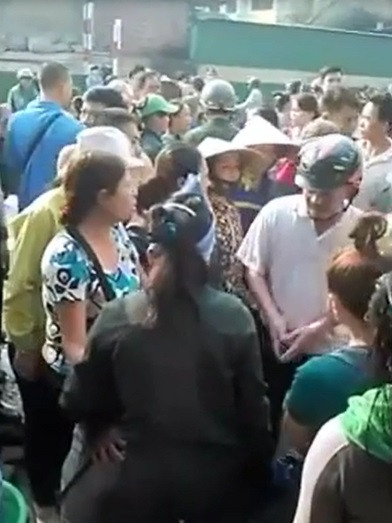 Sụ thạt vè clip can bo phuong cong tay nguoi dan-Hinh-2