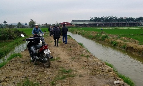 Chang trai chet giua canh dong voi nhieu vet thuong