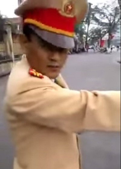 Cong an Hai Phong noi gi ve clip CSGT danh nguoi?