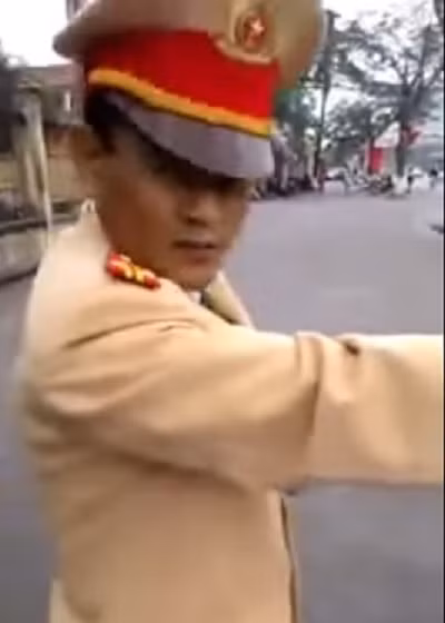 Cong an Hai Phong noi gi ve clip CSGT danh nguoi?