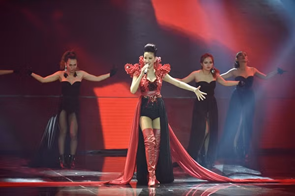 Ca si Maya va nhung lan day song vi thi phi-Hinh-5