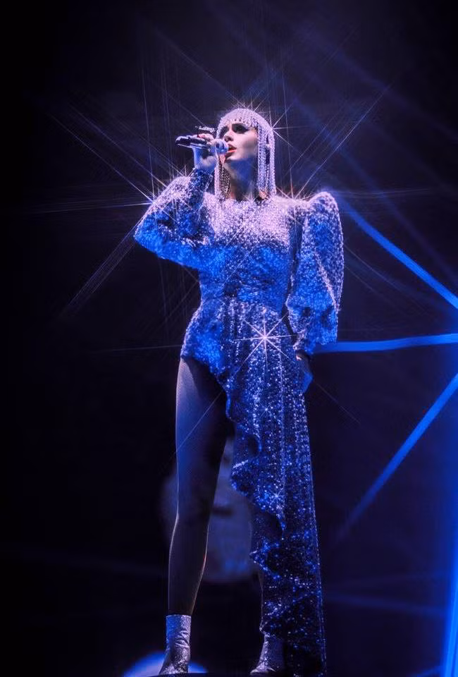  Katy Perry mặc trang phục diễn do Nguyễn Công Trí thiết kế. Witness là show diễn trong tour diễn thế giới của Katy Perry. Ảnh: Getty Images